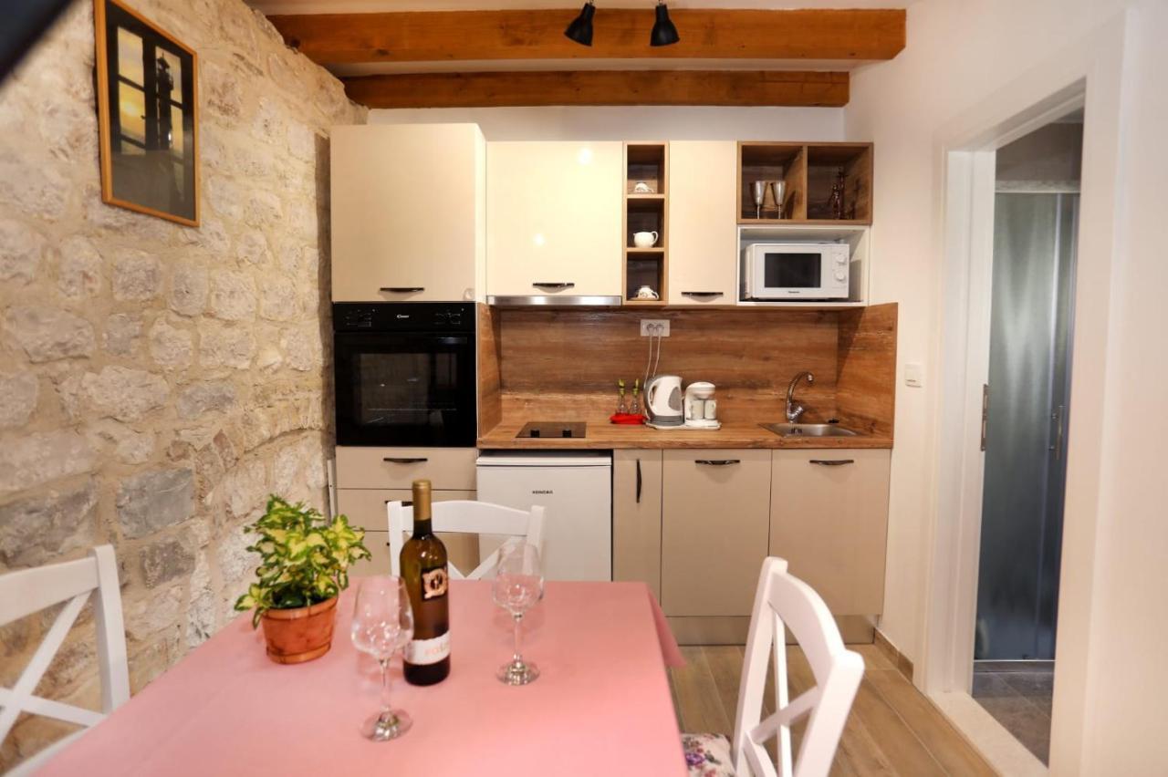 Kaštela Studio Apartman Mihaella מראה חיצוני תמונה